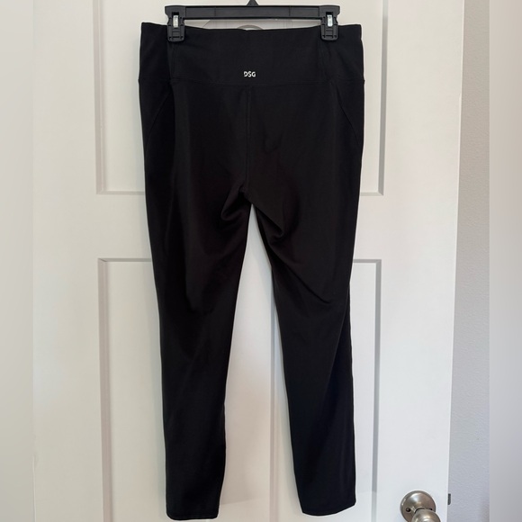 DSG Women's Performance 7/8 Legging in black - Picture 2 of 4